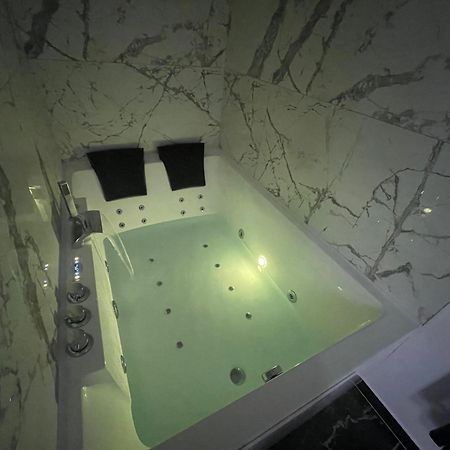 Le Cocon Balneo Apartment Sens Exterior foto